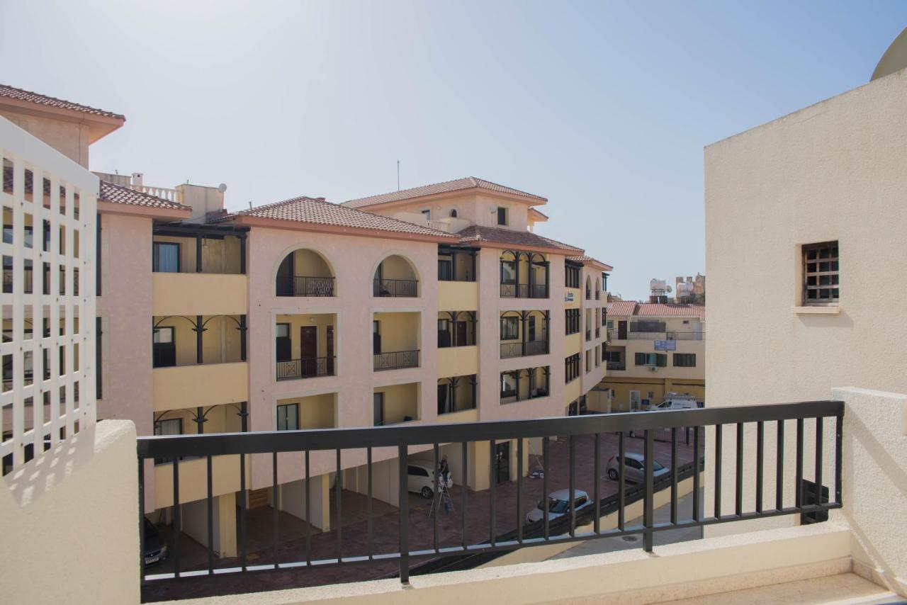 One Bedroom Apartment In Paphos In Good Location 외부 사진